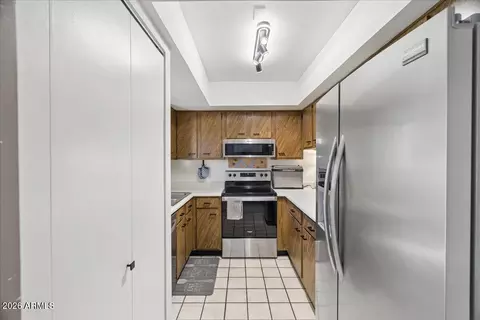 Kitchen - 4150 E Cactus Rd #120, Phoenix, AZ 85032 photo 3 of 3