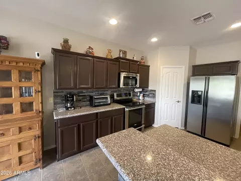 Kitchen - 9907 E Flanders Rd, Mesa, AZ 85207 photo 3 of 5