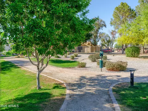 Exterior - 2170 W Harmont Dr, Phoenix, AZ 85021 photo 5 of 8