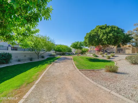 Exterior - 2170 W Harmont Dr, Phoenix, AZ 85021 photo 6 of 8