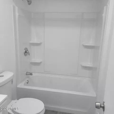 Bath - 3232 W Marshall Ave, Phoenix, AZ 85017 photo 3 of 4