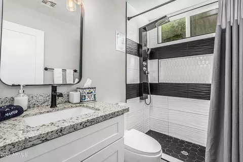 Bath - 3438 N 30th St, Phoenix, AZ 85016 photo 2 of 3