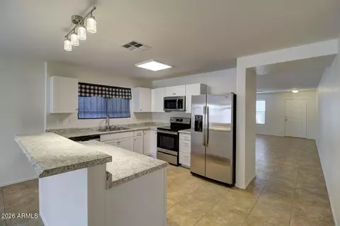 Kitchen - 218 E Milada Dr, Phoenix, AZ 85042 photo 3 of 6