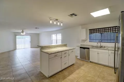 Kitchen - 218 E Milada Dr, Phoenix, AZ 85042 photo 4 of 6