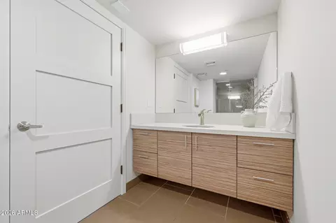 Bath - 535 W Thomas Rd #406, Phoenix, AZ 85013 photo 2 of 3