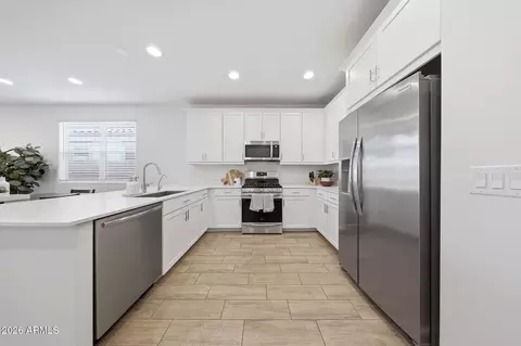 Kitchen - 4064 E Catclaw St, Gilbert, AZ 85296 photo 2 of 2