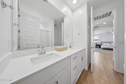 Bath - 4064 E Catclaw St, Gilbert, AZ 85296 photo 2 of 4