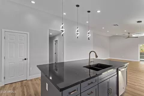 Kitchen - 1645 S 29th Ave, Phoenix, AZ 85009 photo 3 of 4