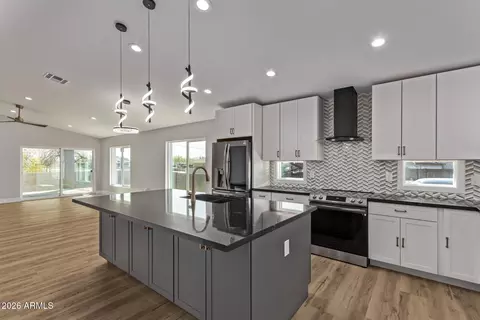 Kitchen - 1645 S 29th Ave, Phoenix, AZ 85009 photo 4 of 4
