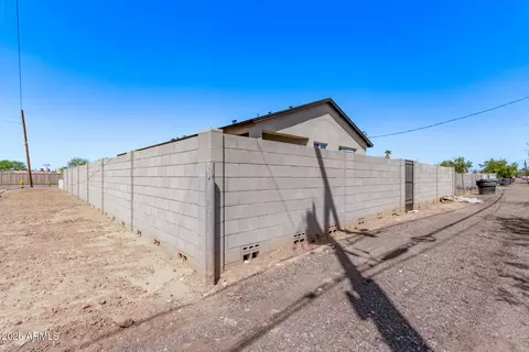 Exterior - 1645 S 29th Ave, Phoenix, AZ 85009 photo 6 of 10