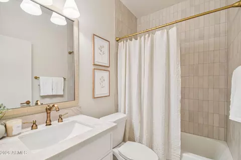 Bath - 830 E Bruce Ave, Gilbert, AZ 85234 photo 4 of 5