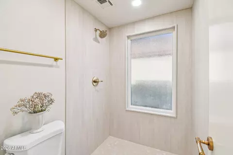 Bath - 830 E Bruce Ave, Gilbert, AZ 85234 photo 5 of 5