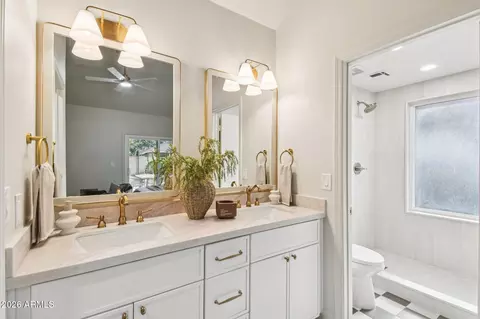 Bath - 830 E Bruce Ave, Gilbert, AZ 85234 photo 2 of 5