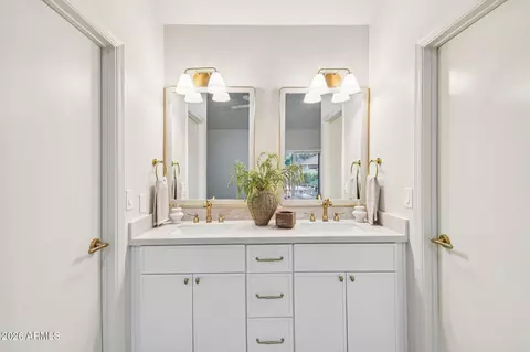 Bath - 830 E Bruce Ave, Gilbert, AZ 85234 photo 1 of 5