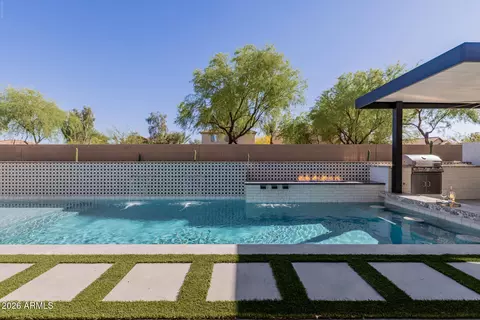 Exterior - 1087 E Knightsbridge Way, Gilbert, AZ 85297 photo 6 of 13