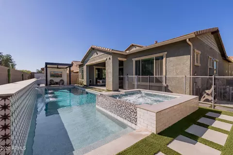 Exterior - 1087 E Knightsbridge Way, Gilbert, AZ 85297 photo 10 of 13