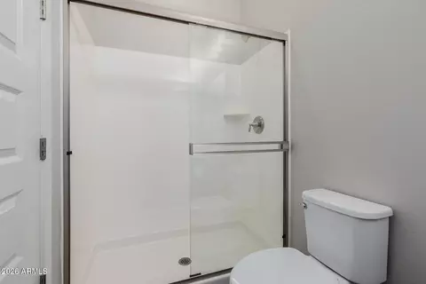Bath - 1087 E Knightsbridge Way, Gilbert, AZ 85297 photo 7 of 9