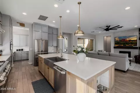 Kitchen - 1087 E Knightsbridge Way, Gilbert, AZ 85297 photo 2 of 10