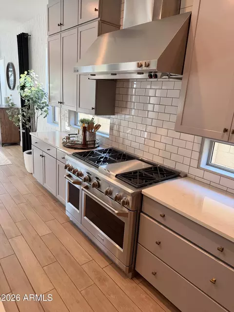 Kitchen - 1087 E Knightsbridge Way, Gilbert, AZ 85297 photo 6 of 10