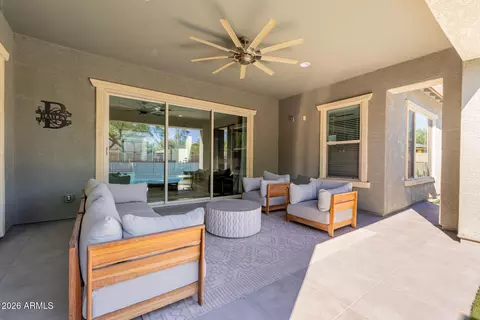 Exterior - 1087 E Knightsbridge Way, Gilbert, AZ 85297 photo 5 of 13