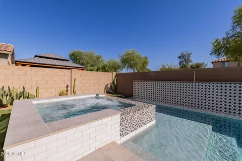 Exterior - 1087 E Knightsbridge Way, Gilbert, AZ 85297 photo 11 of 13