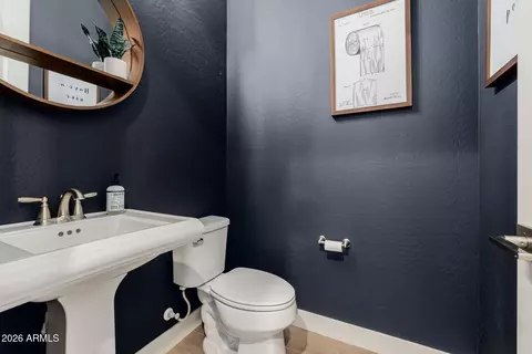 Bath - 1087 E Knightsbridge Way, Gilbert, AZ 85297 photo 1 of 9