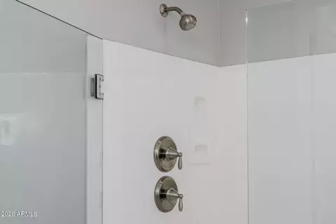 Bath - 1087 E Knightsbridge Way, Gilbert, AZ 85297 photo 5 of 9