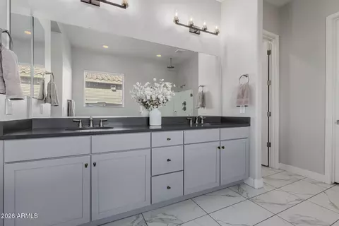 Bath - 1087 E Knightsbridge Way, Gilbert, AZ 85297 photo 3 of 9