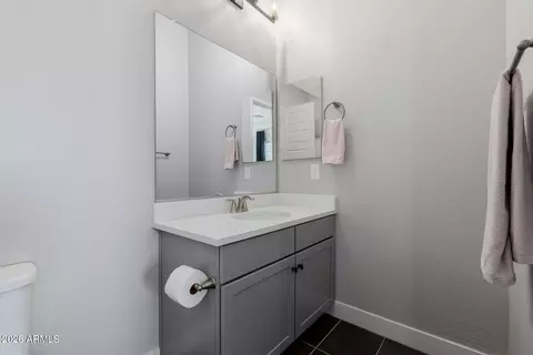 Bath - 1087 E Knightsbridge Way, Gilbert, AZ 85297 photo 6 of 9