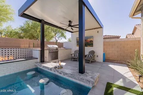 Exterior - 1087 E Knightsbridge Way, Gilbert, AZ 85297 photo 7 of 13