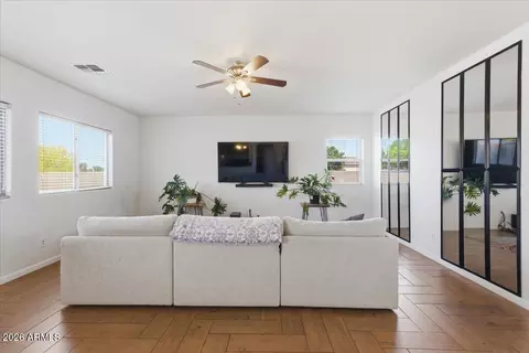 4304 S 70th Ln, Phoenix, AZ 85043 photo 7