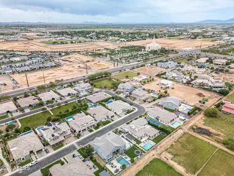 View/Area - 2633 E Geronimo St, Gilbert, AZ 85295 photo 3 of 4