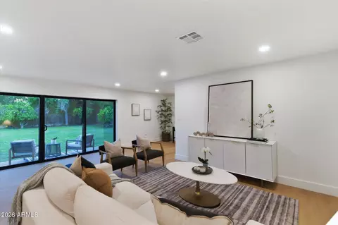 Living - 325 W Loma Ln, Phoenix, AZ 85021 photo 1 of 1