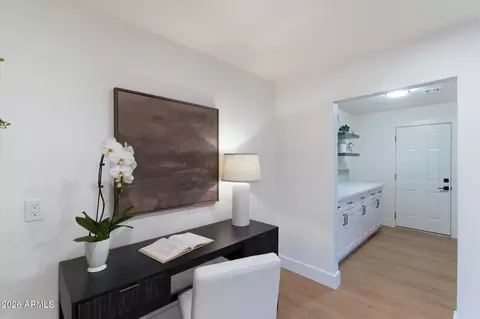 Entry Way - 325 W Loma Ln, Phoenix, AZ 85021 photo 1 of 1