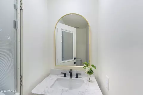 Bath - 325 W Loma Ln, Phoenix, AZ 85021 photo 4 of 4