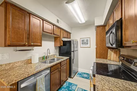 Kitchen - 2625 E Indian School Rd #222, Phoenix, AZ 85016 photo 1 of 3
