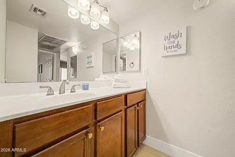 Bath - 2625 E Indian School Rd #222, Phoenix, AZ 85016 photo 1 of 4