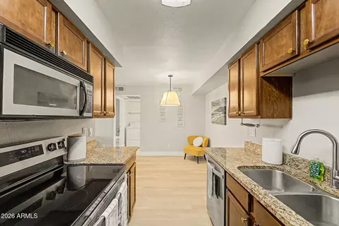 Kitchen - 2625 E Indian School Rd #222, Phoenix, AZ 85016 photo 2 of 3
