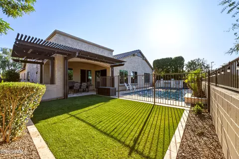 Exterior - 862 E Hampton Ln, Gilbert, AZ 85295 photo 3 of 7