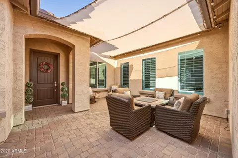 Exterior - 862 E Hampton Ln, Gilbert, AZ 85295 photo 2 of 7
