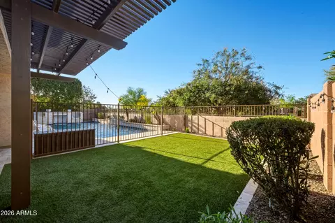 Exterior - 862 E Hampton Ln, Gilbert, AZ 85295 photo 4 of 7