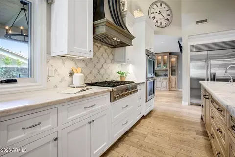 Kitchen - 150 E Wagon Wheel Dr, Phoenix, AZ 85020 photo 3 of 12