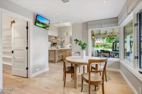 Dining - 150 E Wagon Wheel Dr, Phoenix, AZ 85020 photo 2 of 4