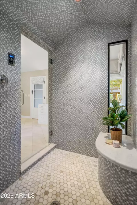 Bath - 150 E Wagon Wheel Dr, Phoenix, AZ 85020 photo 6 of 6