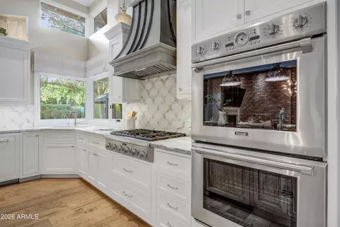Kitchen - 150 E Wagon Wheel Dr, Phoenix, AZ 85020 photo 4 of 12