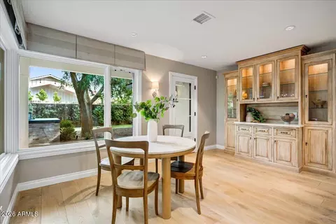 Dining - 150 E Wagon Wheel Dr, Phoenix, AZ 85020 photo 1 of 4