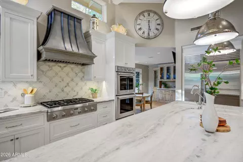 Kitchen - 150 E Wagon Wheel Dr, Phoenix, AZ 85020 photo 10 of 12