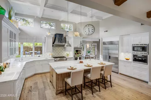 Kitchen - 150 E Wagon Wheel Dr, Phoenix, AZ 85020 photo 9 of 12
