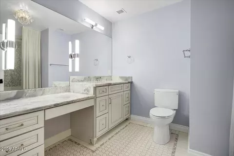 Bath - 150 E Wagon Wheel Dr, Phoenix, AZ 85020 photo 3 of 6