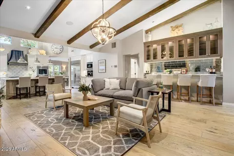Living - 150 E Wagon Wheel Dr, Phoenix, AZ 85020 photo 4 of 6